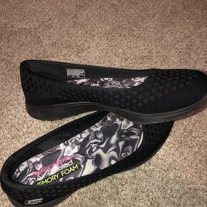 8.5 Skechers Memory Foam Flats